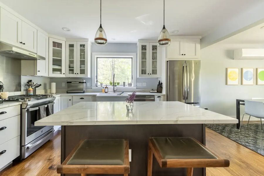 Kitchen island with stools and gas range